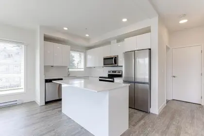 204 9450 Robson Street, Chilliwack, BC, Chilliwack — Apartment/Condo for sale