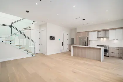 2 737 W 68th Avenue, Vancouver, BC, Vancouver — Half Duplex for sale