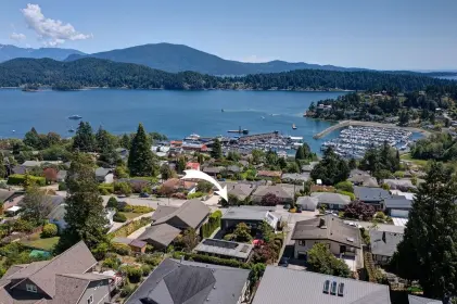 537 Abbs Road, Sechelt, BC, Sechelt — Single Family Residence for sale