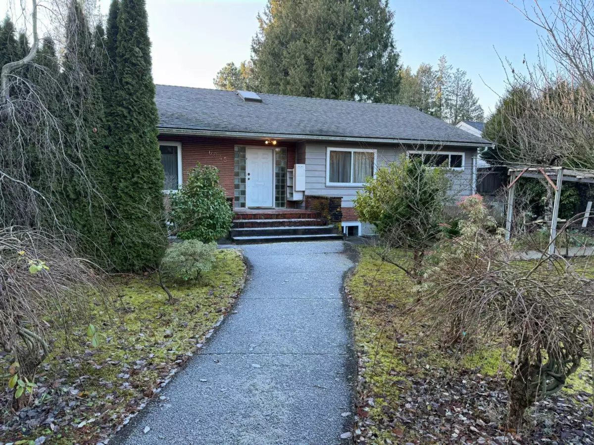 Breakfast Nook Photo of 6045 Granville Street, Vancouver, BC