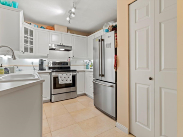 214 5835 Hampton Place, Vancouver, BC, Vancouver — Apartment/Condo for sale