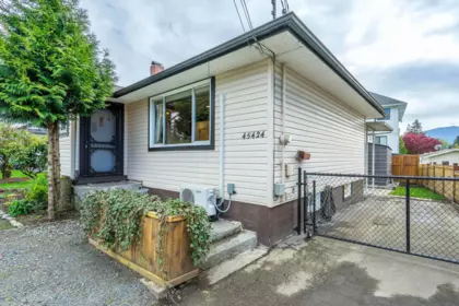 45424 Wells Road, Chilliwack, BC, Chilliwack — Single Family Residence for sale