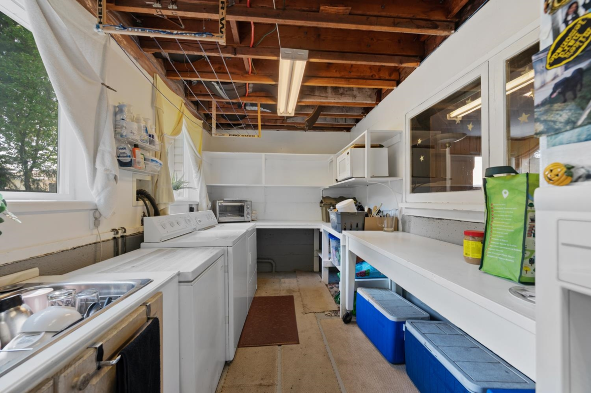 Entry Foyer Photo of 320 Walker Street, Coquitlam, BC