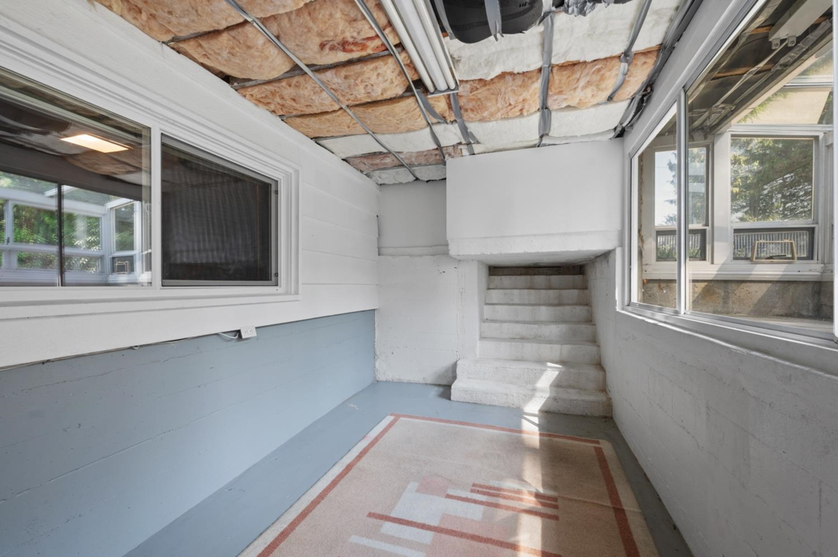 Hallway Photo of 320 Walker Street, Coquitlam, BC