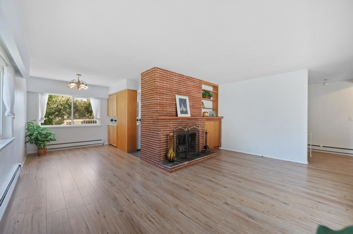 Kitchen Island Photo of 320 Walker Street, Coquitlam, BC