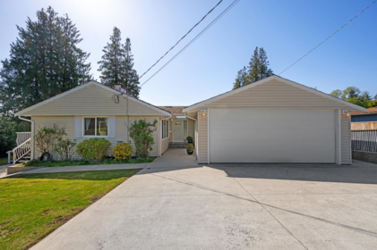 320 Walker Street, Coquitlam, BC, Coquitlam West — 4 bed single family residence for sale