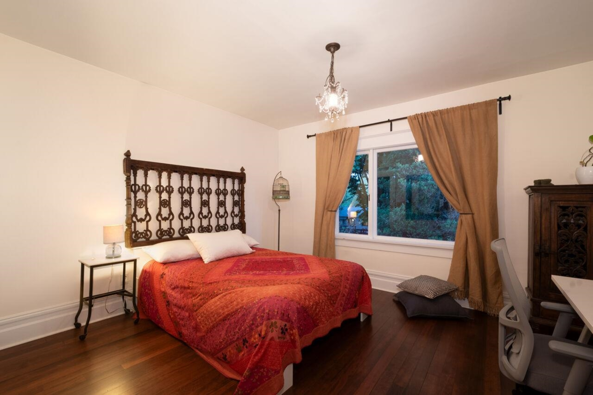 Entry Foyer Photo of 1859 Napier Street, Vancouver, BC