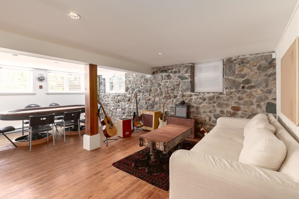 Garden / Landscaping Photo of 1859 Napier Street, Vancouver, BC