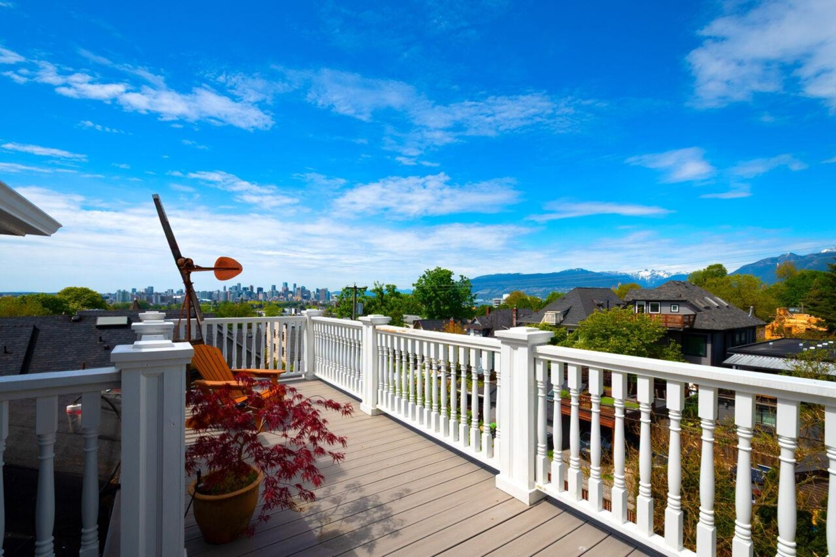 Hot Tub / Spa Photo of 1859 Napier Street, Vancouver, BC