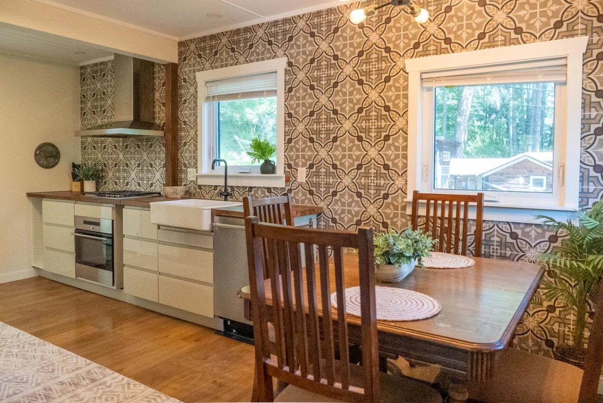 Dining Area Photo of 9907 Gowlland Point Road, Pender Island, BC