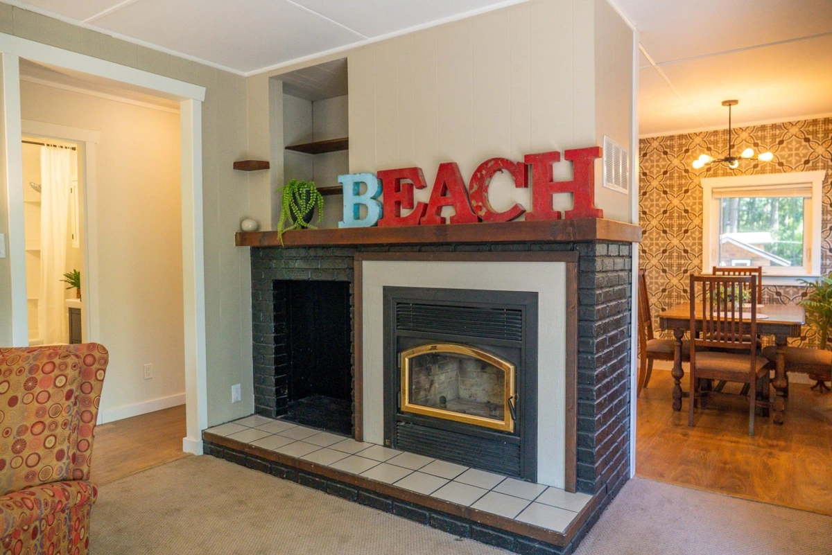 Family Room Photo of 9907 Gowlland Point Road, Pender Island, BC