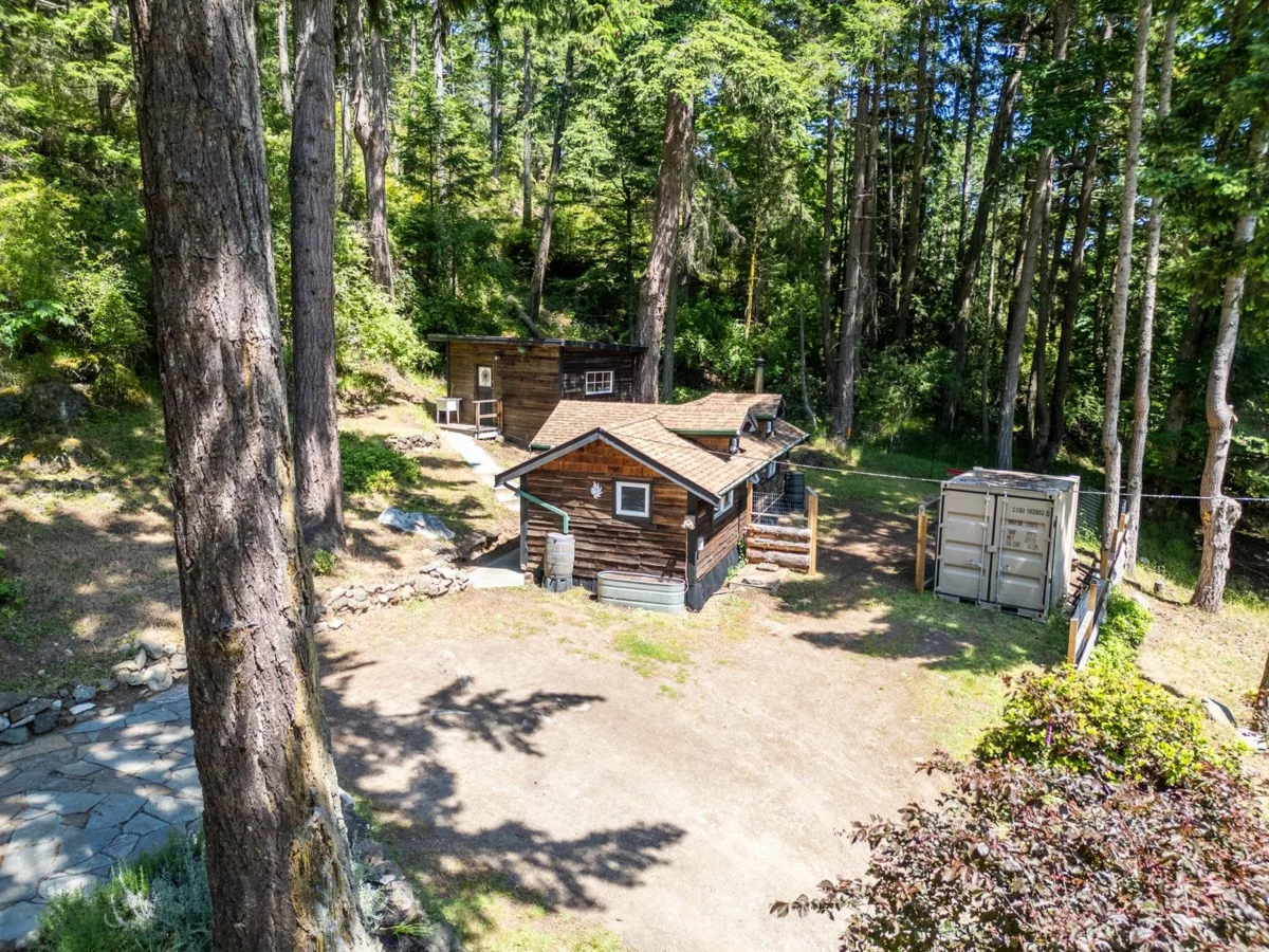 Hallway Photo of 9907 Gowlland Point Road, Pender Island, BC