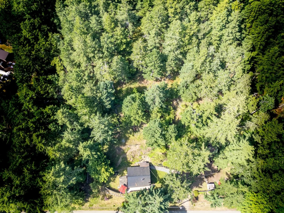 Living Room Photo of 9907 Gowlland Point Road, Pender Island, BC