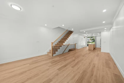 43 E Eighth Avenue, New Westminster, BC, New Westminster — Row House (Non-Strata) for sale