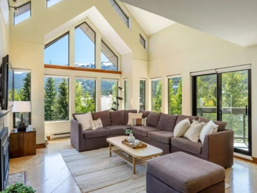 301 3212 Blueberry Drive, Whistler, BC, Whistler — Apartment/Condo for sale