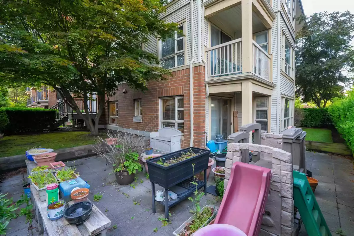 Kitchen Island Photo of 5113 5111 Garden City Road, Richmond, BC