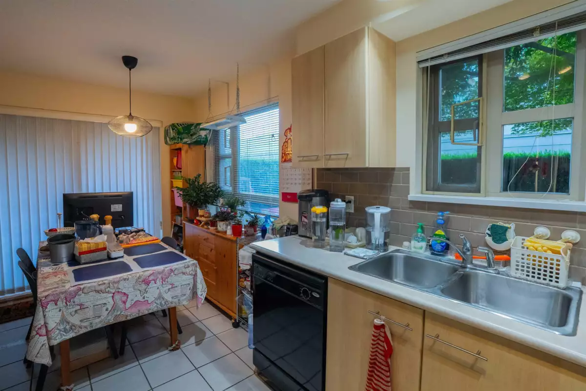Mudroom Photo of 5113 5111 Garden City Road, Richmond, BC