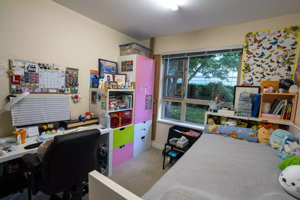 Powder Room Photo of 5113 5111 Garden City Road, Richmond, BC