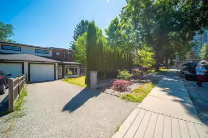 5598 Halley Avenue, Burnaby, BC, Burnaby — Half Duplex for sale