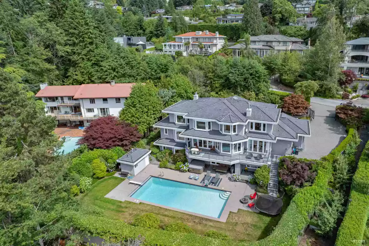 Hot Tub / Spa Photo of 848 Fairmile Road, West Vancouver, BC