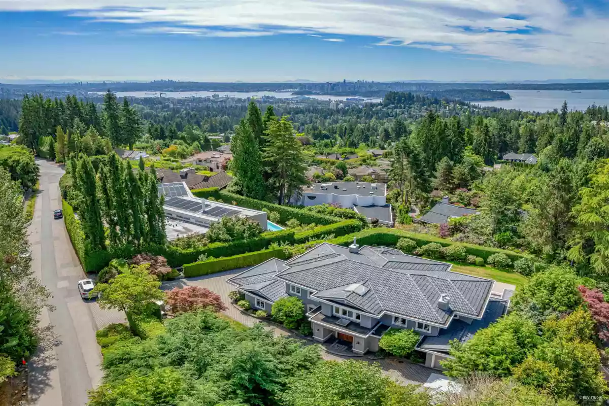 Outdoor Kitchen Photo of 848 Fairmile Road, West Vancouver, BC