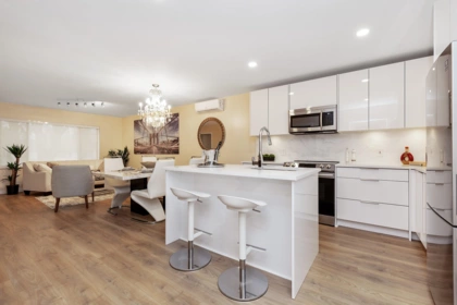 Kitchen Photo of 414 15739 Fraser Highway, Surrey, BC
