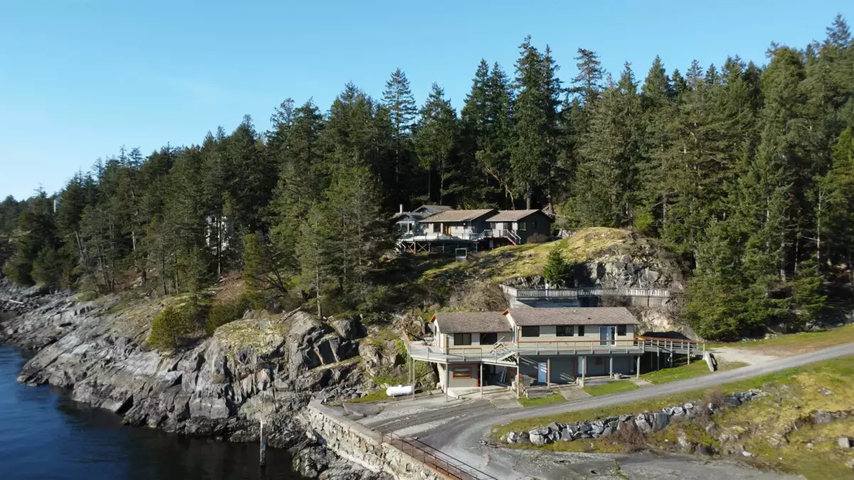 Exterior Front Photo of 10881 Sunshine Coast Highway, Halfmoon Bay, BC