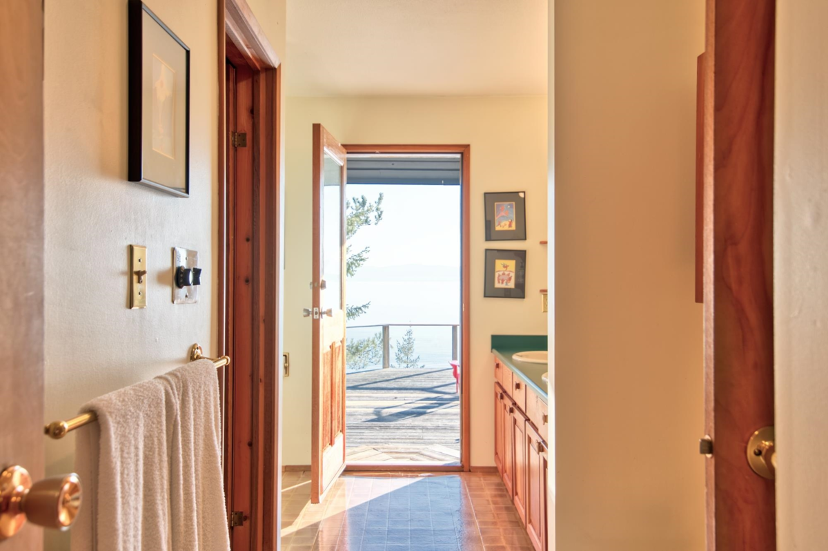 Laundry Room Photo of 10881 Sunshine Coast Highway, Halfmoon Bay, BC