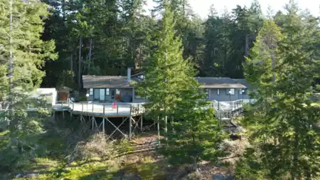 Family Room Photo of 10881 Sunshine Coast Highway, Halfmoon Bay, BC