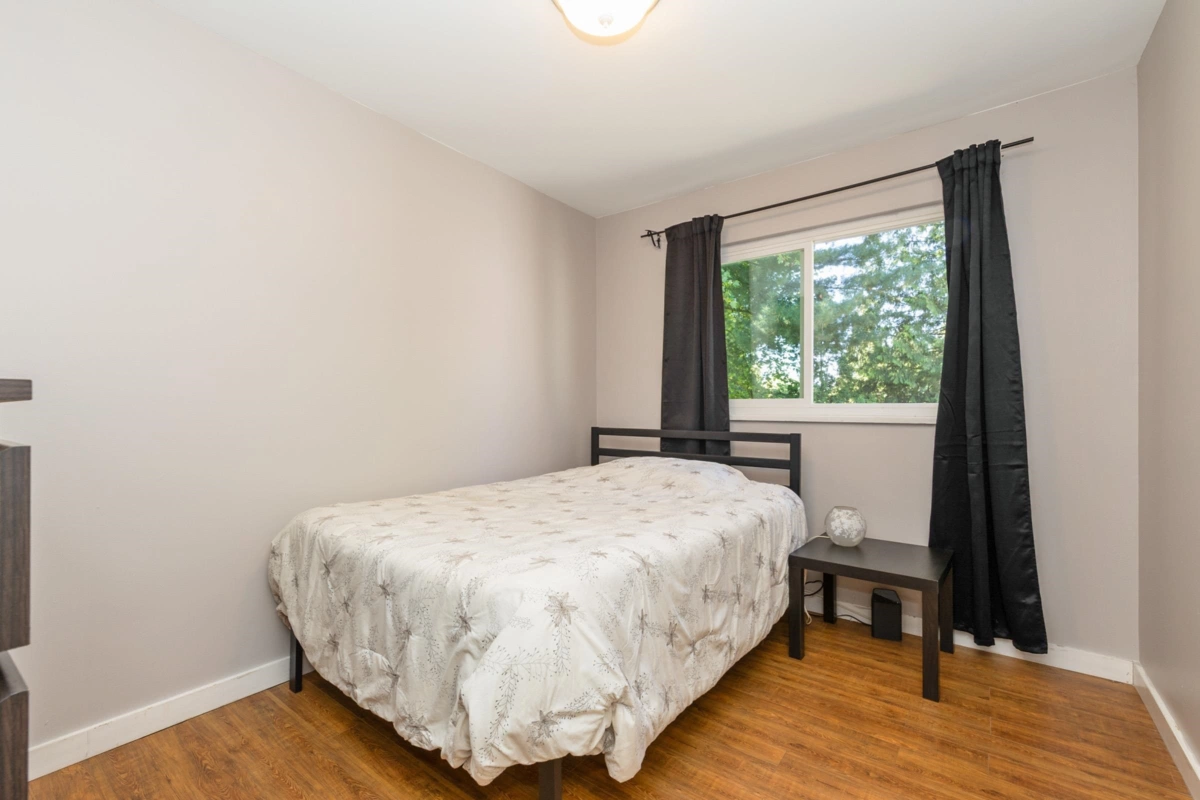 Guest Bathroom Photo of 12123 Schmidt Crescent, Maple Ridge, BC