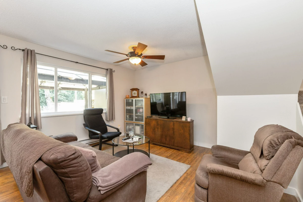 Kitchen Photo of 12123 Schmidt Crescent, Maple Ridge, BC