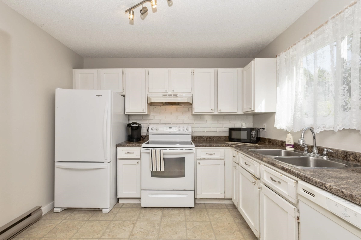 Primary Bathroom Photo of 12123 Schmidt Crescent, Maple Ridge, BC