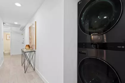 Hallway Photo of 301 789 Jervis Street, Vancouver, BC