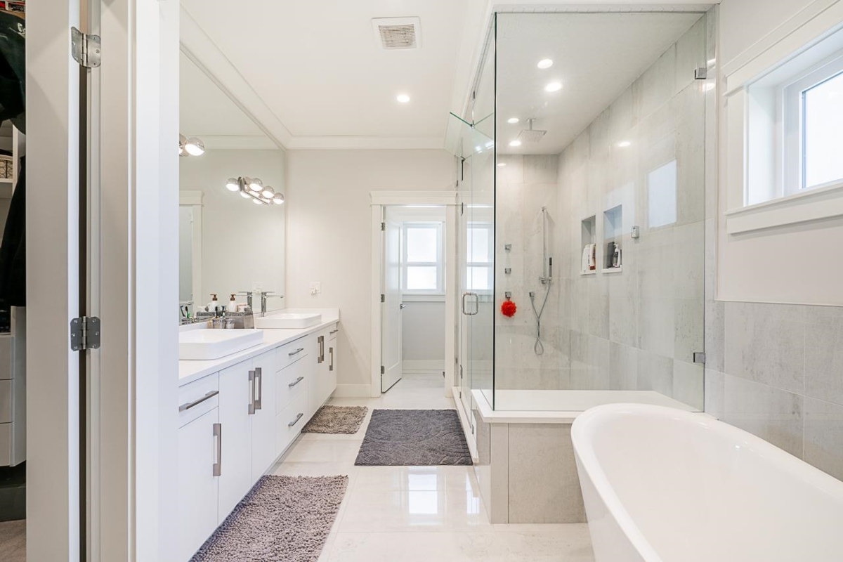 Basement Recreation Room Photo of 15699 77b Avenue, Surrey, BC