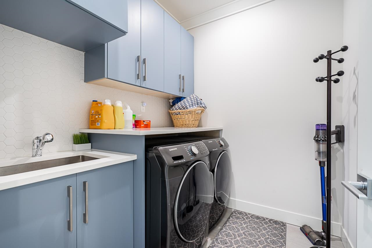 Front Yard Photo of 15699 77b Avenue, Surrey, BC