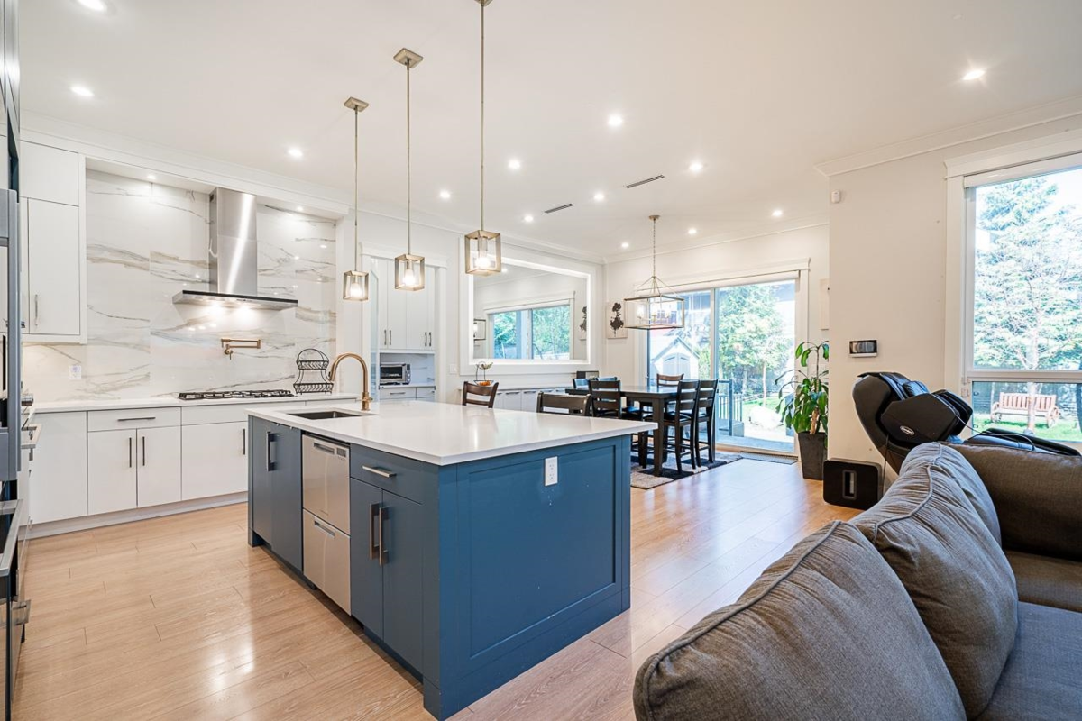 Kitchen Island Photo of 15699 77b Avenue, Surrey, BC