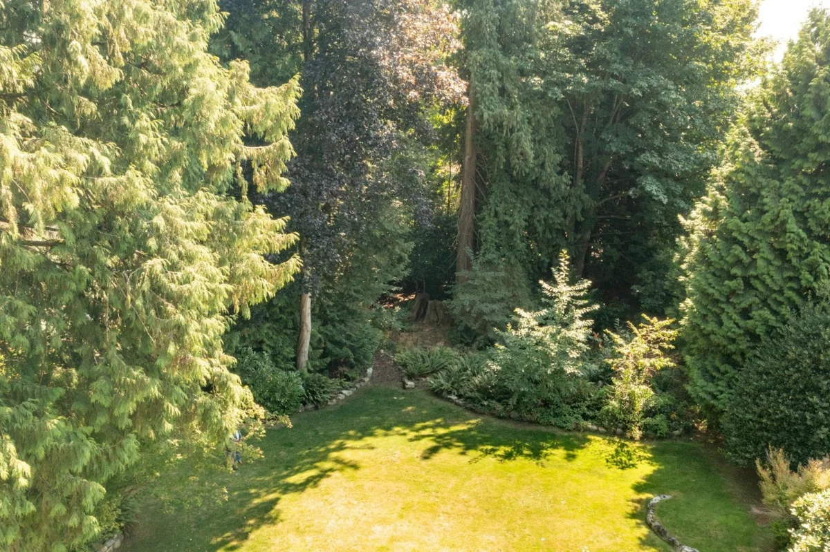 Living Room Photo of 1435 Nelson Avenue, West Vancouver, BC