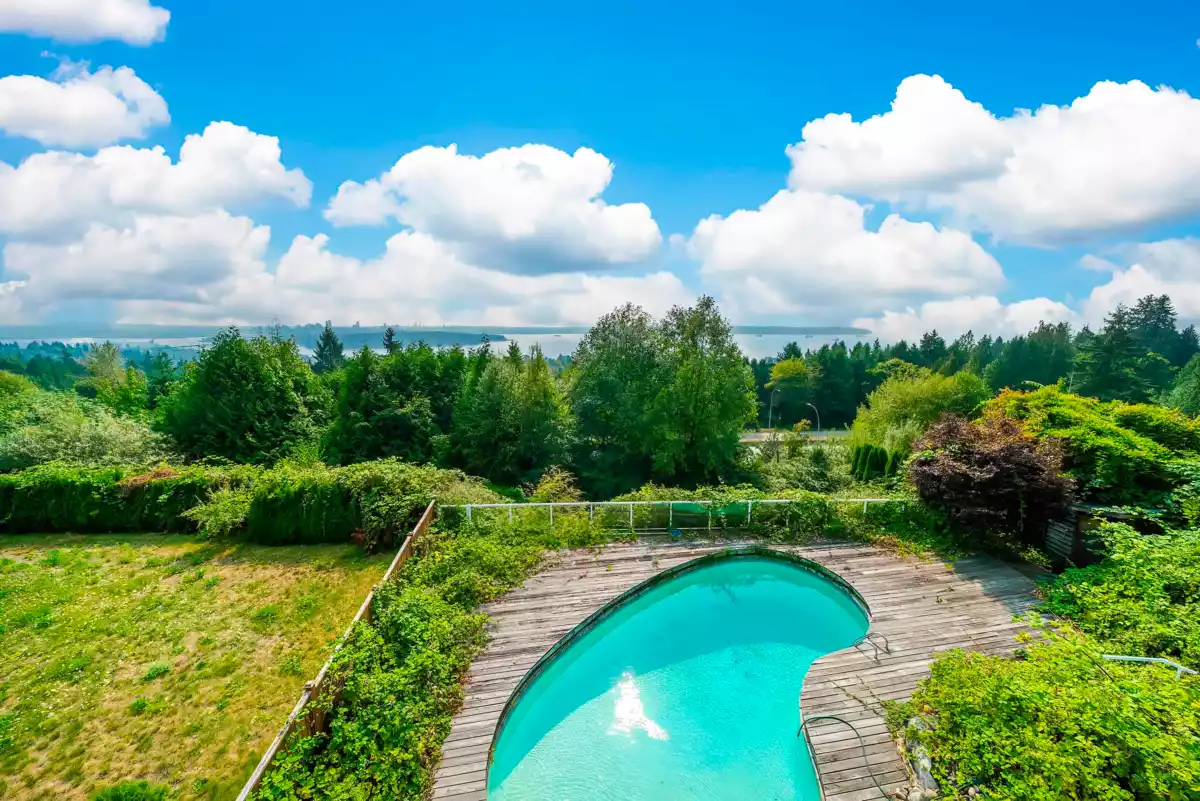 Breakfast Nook Photo of 2138 Westhill Place, West Vancouver, BC