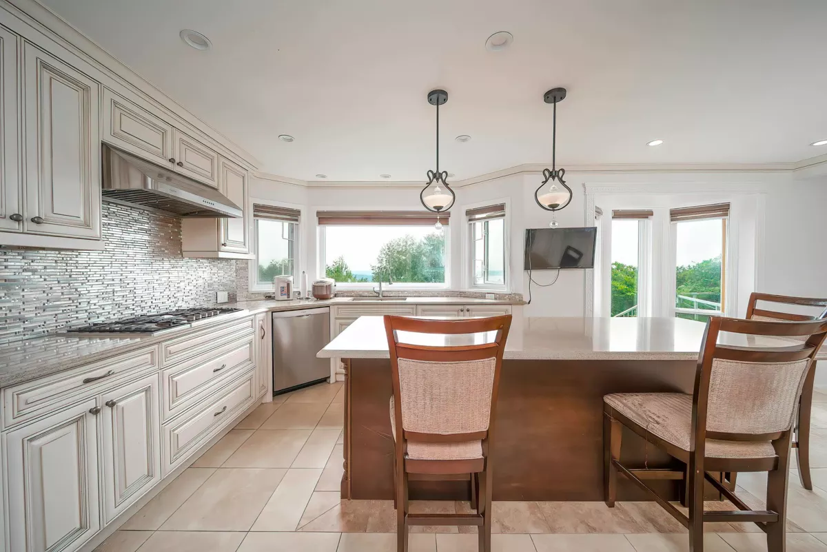Guest Bathroom Photo of 2138 Westhill Place, West Vancouver, BC