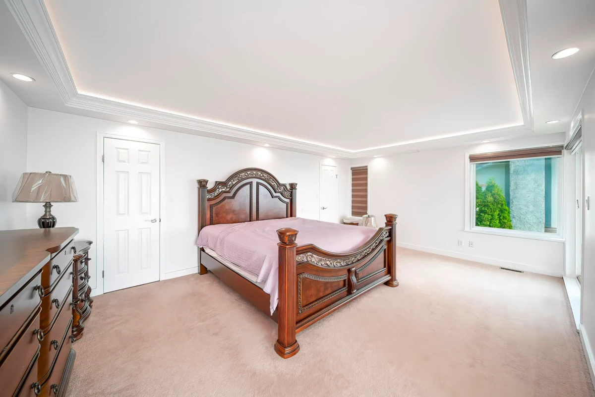 Hallway Photo of 2138 Westhill Place, West Vancouver, BC
