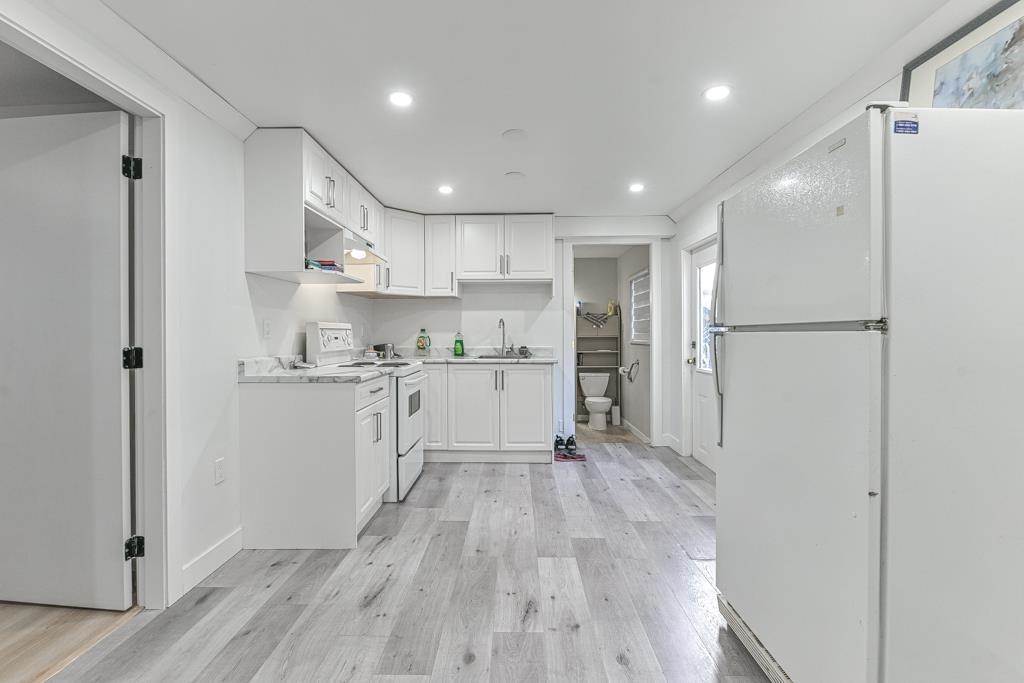 Guest Bathroom Photo of 32066 Sorrento Avenue, Abbotsford, BC