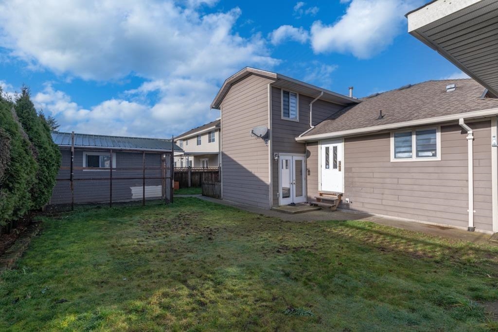 Swimming Pool Photo of 32066 Sorrento Avenue, Abbotsford, BC