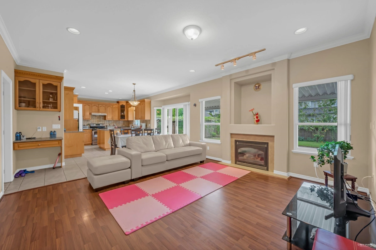 Hallway Photo of 15438 112 Avenue, Surrey, BC