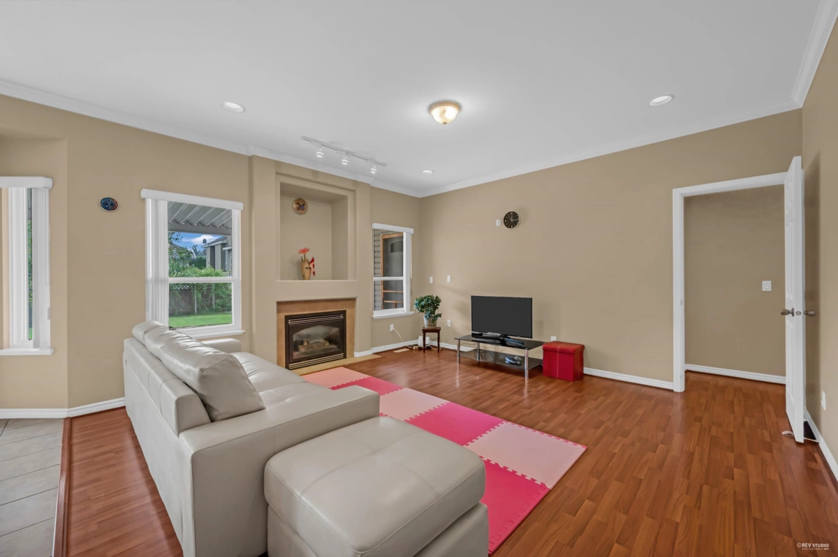 Mudroom Photo of 15438 112 Avenue, Surrey, BC