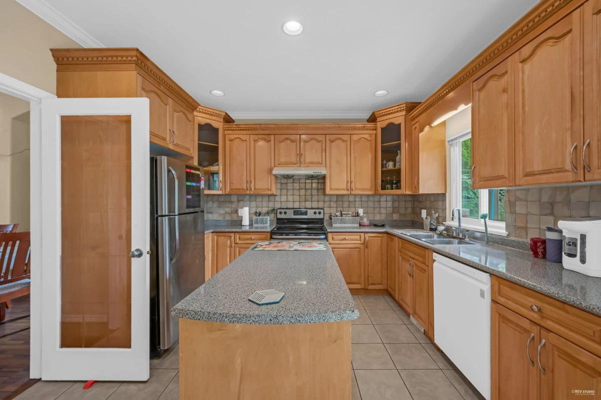 Powder Room Photo of 15438 112 Avenue, Surrey, BC