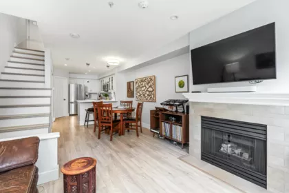 208 2545 W Broadway, Vancouver, BC, Vancouver — Townhouse for sale