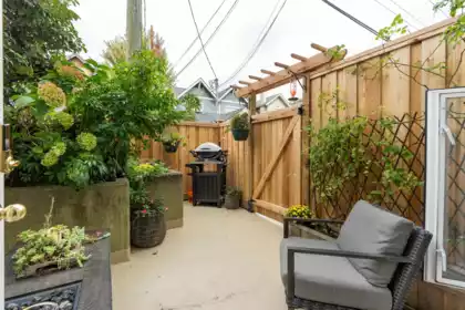 208 2545 W Broadway, Vancouver, BC, Vancouver — Townhouse for sale