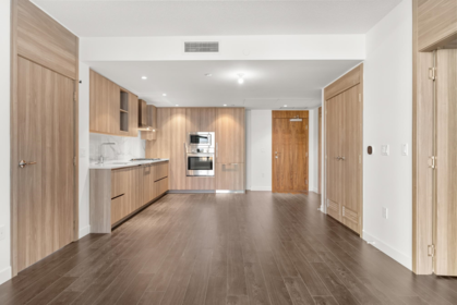 611 8611 Hazelbridge Way, Richmond, BC, Richmond — Apartment/Condo for sale