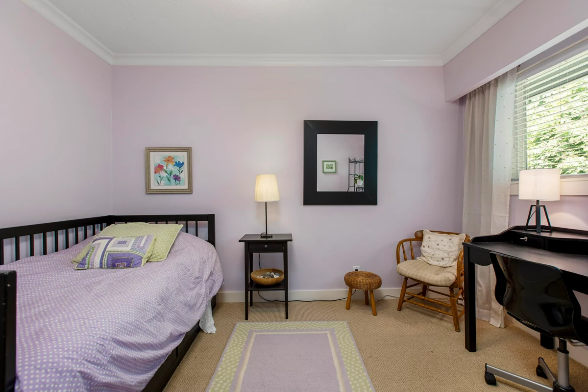 Entry Foyer Photo of 3420 Rockview Place, West Vancouver, BC