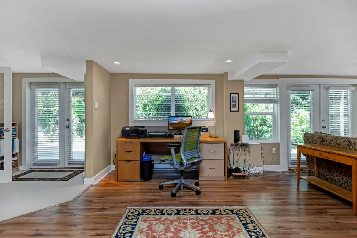 Garden / Landscaping Photo of 3420 Rockview Place, West Vancouver, BC